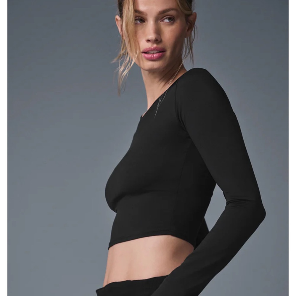 ALO Yoga Jet Black Fitted long sleeve
